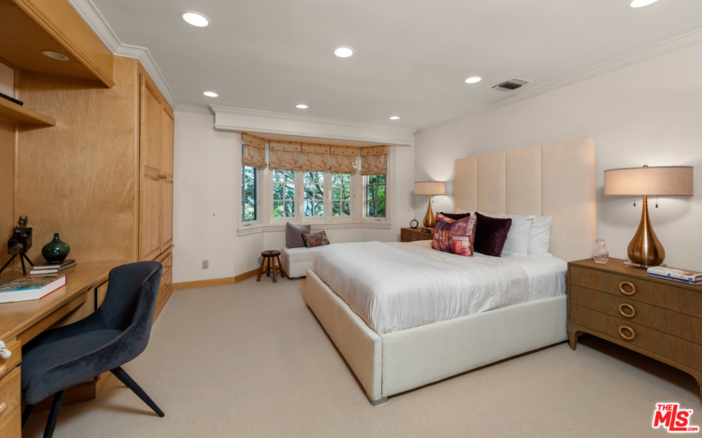 2781 Benedict Canyon Drive