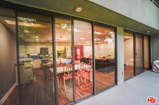 880 W 1St Street 215 Los Angeles, California PROMENADE WEST 2BED/2BATH1500 sq ft BEAUTIFUL CONDO FOR LEASE. LOCATED ON PRESTIGIOUS BUNKER HILL IN DOWNTOWN LOS ANGELES. NEAR THE CORNER OF 1ST AND HOPE STREET AND WALKING DISTANCE TO CONCERT HALL, MUSEUMS, COURT HOUSE, TRANSPORTATION, RESTAURANTS AND MORE. NEAR STAPLES LA LIVE AND COUNTLESS ENTERTAINMENT VENUES. PROMENADE WEST OFFERS A RESORT LIKE LIFE STYLE INCLUDES POOL, SPA, FITNESS CENTER, 24/7 SECURITY, GUEST PARKING & MUCH MORE.