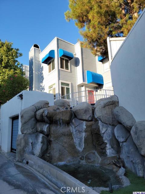 3075 Foothill Boulevard