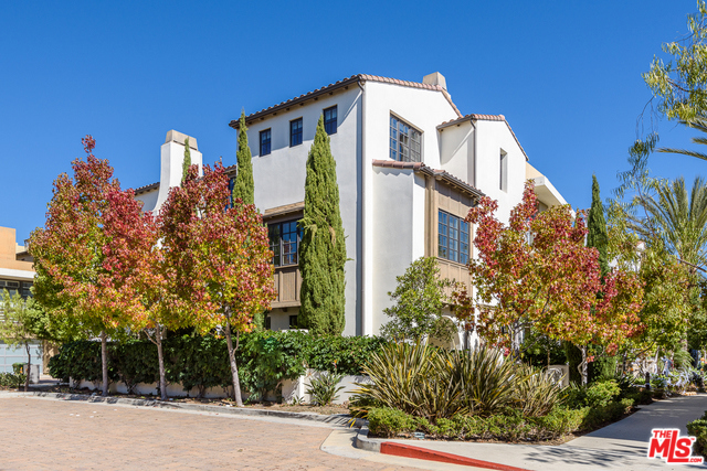 13076 WEST NORTH ICON Circle Playa Vista, California 13076 WEST NORTH ICON Circle