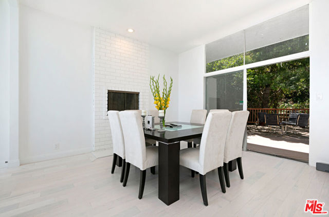 Dining Room Garden View