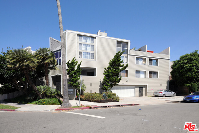 601 Coeur D Alene Avenue Venice, California Prime Venice Beach investment property. 12 units + office located on Abbot Kinney Blvd. Extra-large units over 11,000 sqft of building. Each has a private balcony/deck, gas fireplace, dishwasher, and 16 garage parking spaces. Great unit mix with 4 studios, 4 one-bedrooms, and 4 one-bedroom + loft with roof deck and high ceilings. Huge upside potential with over 50% upside in market rents. Possible condo conversion. Close to Abbot Kinney restaurants and shops. Minutes to the beach.