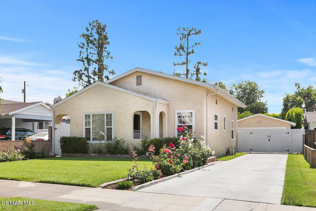 1020 N Lamer Street Burbank, California Amazing 1926 Home in beautiful Burbank! This adorable home features 2 bedrooms, 1 bathroom and 864 sq ft of living space. The home features a spacious living room with dining room, hardwood floors and tons of windows to make it light and bright! The kitchen comes equipped with plenty of cabinets, eat in dining and French doors that lead out the gorgeous backyard. Entertain outdoors in style under the covered patio which is perfect for dining al fresco. The backyard is finished off with a large grassy area, fruit trees, privacy and a detached garage. The detached garage has tons of storage or convert it into an additional living space. Other features include a large driveway, split A/C system, whole house fan, and electrical and plumbing updates. Located within walking distance to Burbank Blvd!