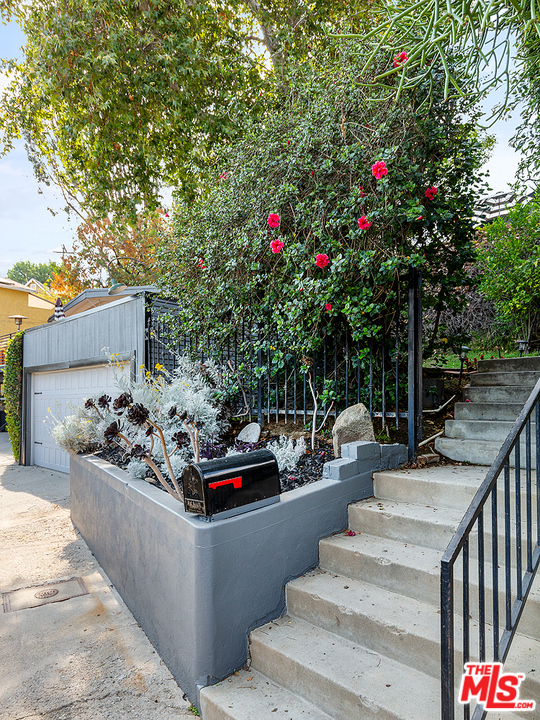 Image 2 for 2747 Delor Rd, Los Angeles, CA 90065