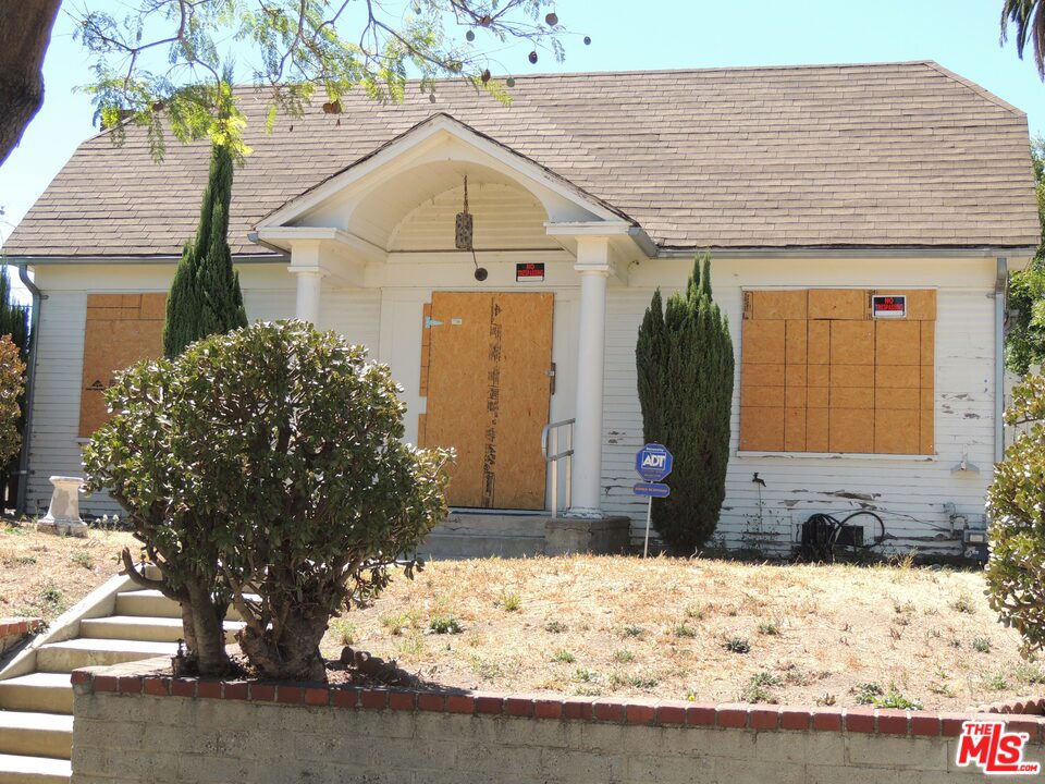 1557 S Ogden Drive