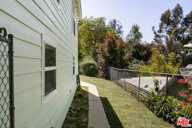 2120 Cove Avenue, Los Angeles, California 90039, 2 Bedrooms Bedrooms, ,1 BathroomBathrooms,Single Family Residence,For Sale,Cove,21709266