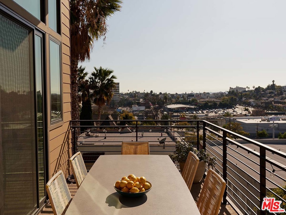 1910 W Liberty Court, Los Angeles, CA 90026