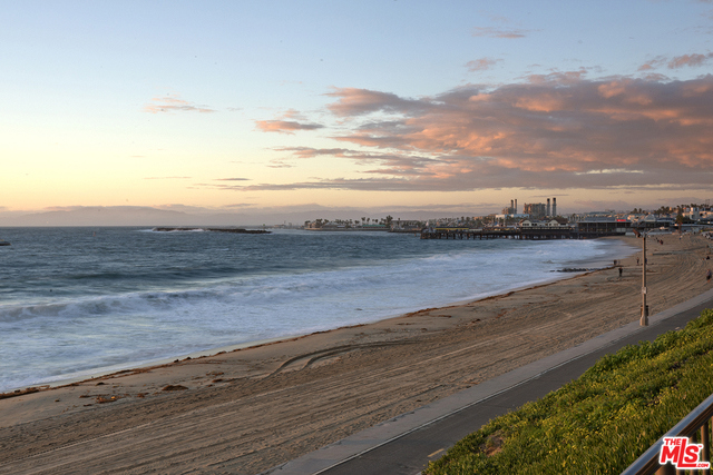 575 ESPLANADE, Redondo Beach, California 90277, 2 Bedrooms Bedrooms, ,2 BathroomsBathrooms,Residential,Sold,ESPLANADE,17203212