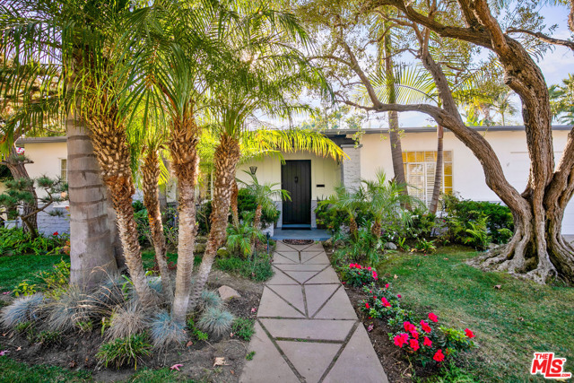 2209 Superior Avenue Venice, California Act now! This well priced property with a large lot will not last long. Escape to this lush and peaceful Venice retreat exuding charm. It is a perfect blend of indoor/outdoor living with its spacious center courtyard and relaxing backyard filled with lush greenery. Your next home has gorgeous wood plank ceilings, arched doorways and architectural features that you will fall in love with. This is a perfect home for you to customize to meet your needs. The neighbors' updated home at 2235 Prospect Ave sold for $2.56M last year. The permitted rec room can be used as an office space, workout room or peaceful retreat. Venice East of Lincoln is the perfect location on the Westside. You are an easy walk to restaurants and coffee shops on Venice and Lincoln Blvd. Abbot Kinney is one of the hottest streets in the nation and you are just minutes from the beach!