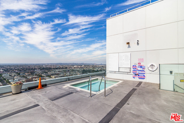 3810 WILSHIRE Boulevard, Los Angeles, California 90010, 2 Bedrooms Bedrooms, ,2 BathroomsBathrooms,Condominium,For Sale,WILSHIRE,21690208