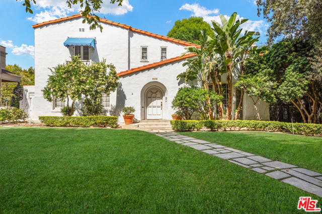 712 N Rodeo Drive Beverly Hills, California Located on a beautiful lot on one of Beverly Hills best blocks, the super prime 700 block of North Rodeo. Classic 1920s Spanish style. Very charming and featuring all of its original details, hardwood floors, beamed ceilings, arches, 2 story entry, and a beautiful backyard. Incredible opportunity!!