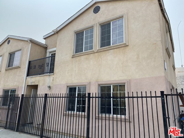 5605 Compton Avenue Los Angeles, California Rare Opportunity to rent a duplex! Spacious two-story 4bed+2bath unit that features remodeled flooring, kitchen and bathrooms. New appliances will be included. Situated close to DTLA, shopping, restaurants.