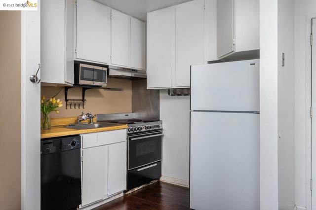 8 Captain Drive, Emeryville, California 94608, 1 Bedroom Bedrooms, ,1 BathroomBathrooms,Condominium,For Sale,Captain Drive,40962853