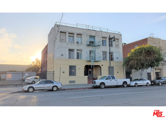 3212 S Main Street Los Angeles, California Excellent Investment Opportunity with Great Central Location. No problem renting. 27 units- 6 large one plus ones and 21 good size singles for $3,850,000 with 11.07 GRM and 4.7% cap. Low price per door. Adjacent Downtown Los Angeles and within 2 miles of USC- 3 story walkup center corridor, newly painted, professionally managed. Low rents, great upside- Good paying tenants who care about the building. New LED installation and waterproofing in attic. Qualifies for free tankless water heater program through So Cal Gas and DWP. Located in a transitioning neighborhood with busy ongoing neighboring businesses on a wide street. Well configured with street parking. Showings only on approved offer. Drive by Only. Please do not disturb tenants.