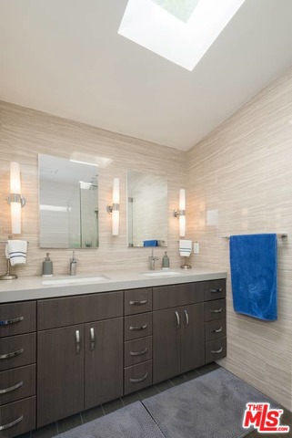 3525 LAURELVALE Drive