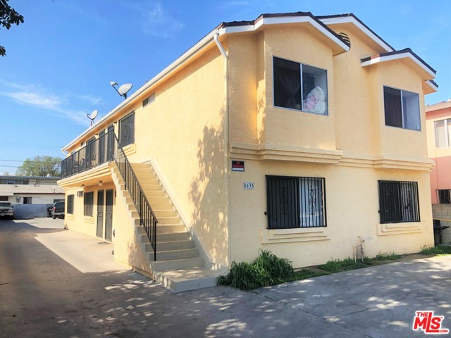 8635 Denver Ave, Los Angeles, CA 90044