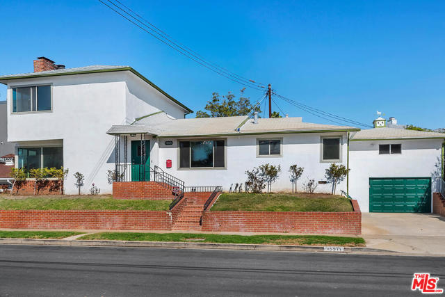 15511 Earlham Street Pacific Palisades, California Vacant and easy to show. Needs TLC but recently painted and have new owner live in as is with new heating/air or remodel to you own taste.Some improvements done by previous tenant.