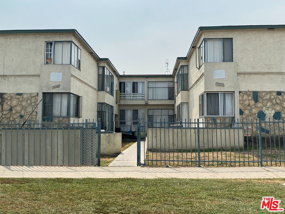 1618 W 83Rd Street