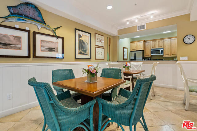 Community Room Dining Area wi Kitchen