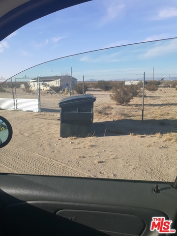 Neighbor appears to have trash service