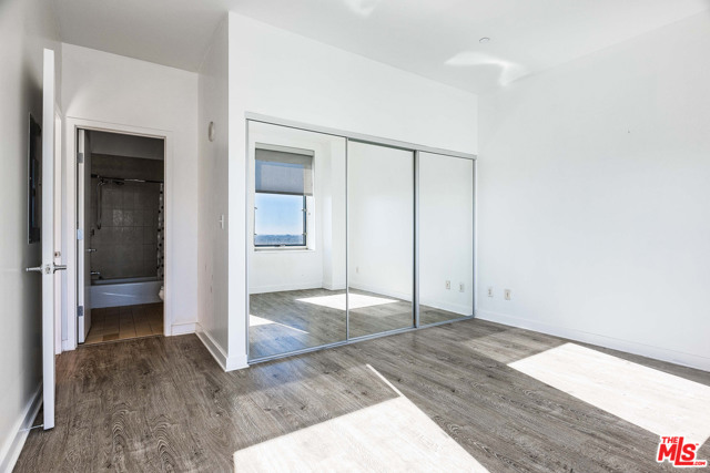 3810 WILSHIRE Boulevard, Los Angeles, California 90010, 2 Bedrooms Bedrooms, ,2 BathroomsBathrooms,Condominium,For Sale,WILSHIRE,21690208