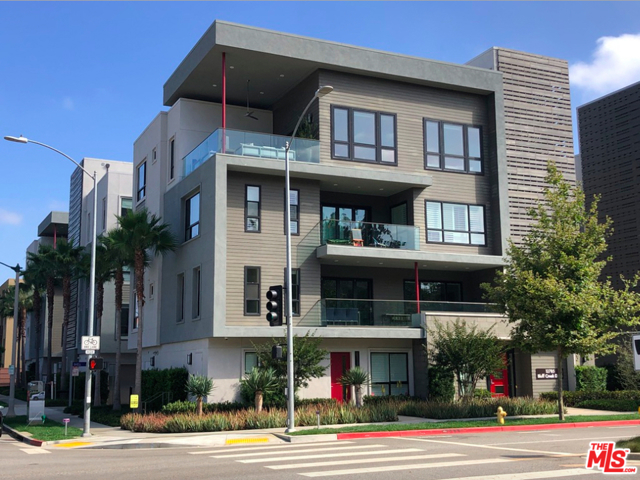 12785 Bluff Creek Drive UNIT 1 Playa Vista, California Easy to show. Located near Playa Vista Beach and Marina del Rey. Newly built two story, four bedroom townhouse condo, with three and half baths, built in speaker system, top of the line stainless steel appliances Wine cooler. Direct access to private two-car garage. Youtube HQ is down the street. Access to the playa vista resort which has lots of amenities such as pool and gym. Tennis courts near by. Option to lease apartment furnished for additional pricing and extra security deposit, (contact listing agent for more information). Secure access. Lots of restaurants and shops in the area.