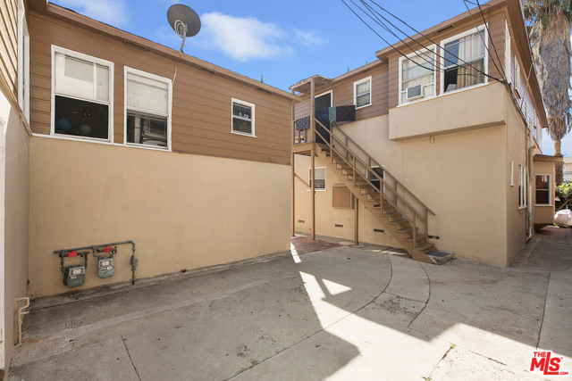 Image 22 of 34 For 148 Normandie Avenue