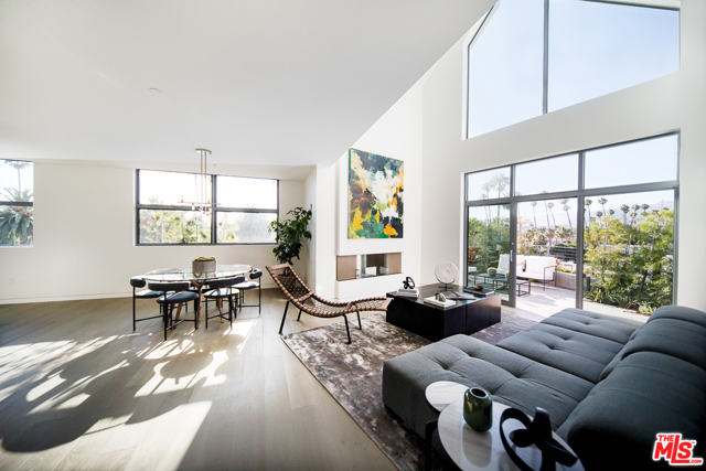 8600 Wilshire Boulevard 17 Beverly Hills, California Perched on the upper levels of Gardenhouse, this Sky Villa features soaring ceiling heights, floor-to-ceiling windows, and a signature sculptural staircase connecting the lower and upper floors. This two-story, three-bedroom penthouse boasts abundant natural light, exquisite gathering spaces and expansive views across the city. This Sky Villa is a beautifully appointed residence with spacious interior living spaces that open to generous outdoor living area and private terrace. The exterior, clad in a stunning architectural facade of aluminum composite panels, reinterpret the classical proportions of each Sky Villa in a contemporary aesthetic. This Sky Villa features a private foyer with direct lift access from the lobby and the subterranean parking garage.