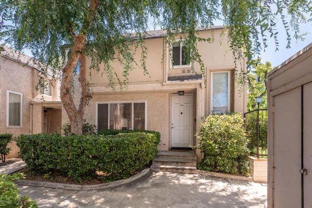 5658 Etiwanda Avenue, Tarzana, California 91356, 3 Bedrooms Bedrooms, ,1 BathroomBathrooms,Townhouse,For Sale,Etiwanda,220006284