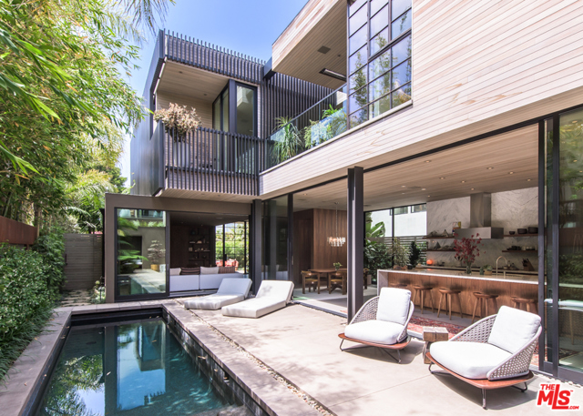 634 Milwood Avenue Venice, California Situated moments from the boutiques, restaurants and bars of Abbot Kinney in the heart of famed Venice, this contemporary masterpiece designed by Marmol Radziner AIA awaits. Completed in 2016 and adorned in modern comforts and eclectic finishes, this urban oasis is Southern California indoor-outdoor living at its finest. Boasting an open floor plan, the warm living spaces seamlessly blend with the outdoors where guests will find a sunken seating area, terrace, pool and spa. When it's time to retire, make your way upstairs to three expansive bedrooms. The impressive master bedroom features both an en-suite and walk-in closet and the second bedroom features an en-suite as well. The third bedroom is currently configured as a lavish and welcoming den. With state-of-the-art glass throughout, and white and grey marble walls and countertops juxtaposed against wood planks above and below, the ultimate sense of luxury minimalism is conveyed in this exquisite home.