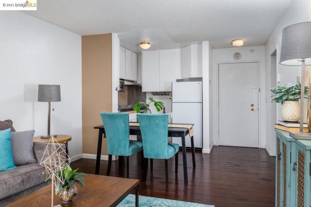 8 Captain Drive, Emeryville, California 94608, 1 Bedroom Bedrooms, ,1 BathroomBathrooms,Condominium,For Sale,Captain Drive,40962853