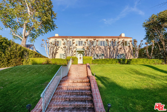 212 S Muirfield Road Los Angeles, California Once in a lifetime opportunity to own a slice of California architectural history! First time on the market in over 40 years, this impeccably maintained estate was designed by the renowned architect Robert Farquhar. Farquhar, famously known for Owlwood Estate and The California Club, designed 212 S Muirfield in 1923. This stunning Mediterranean estate is situated in prime Hancock Park. Enter into a grand foyer offset by a formal living room and library, which leads one through to indoor/outdoor living, with the backdrop of a sparkling pool, full guest house & three-car garage. A chef's kitchen, butler's pantry, formal dining room, and powder bathroom complete the first floor. Four bedrooms upstairs, including a proper primary suite, replete with two bathrooms & closets, along with a back staircase, showcase Farquhar's incredible architectural design. A long gated turnaround driveway, classical pool & gardens, and sport court surrounded by mature formal hedges display the expansiveness of this Muirfield property. 212 S Muirfield is pure Robert Farquhar at his finest!