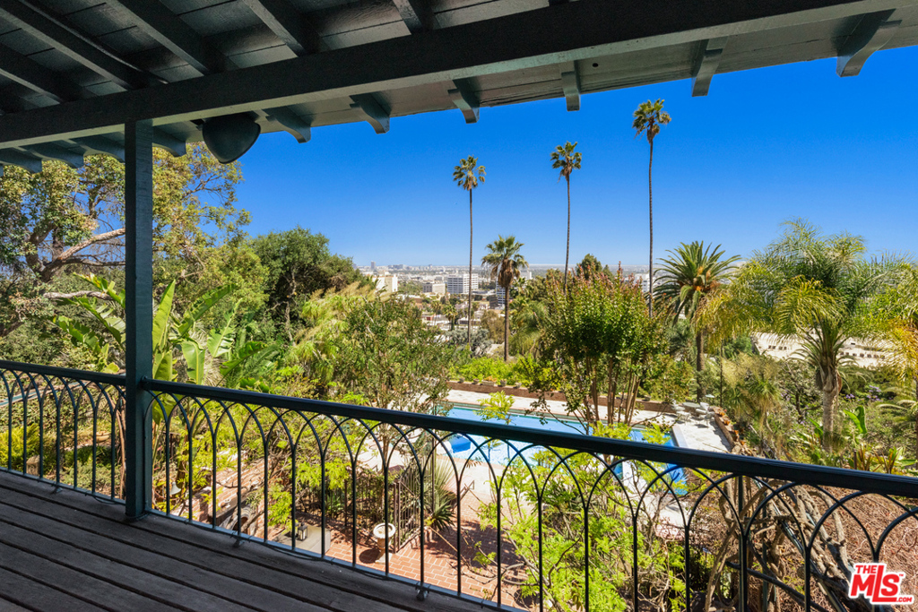 2003 La Brea Terrace