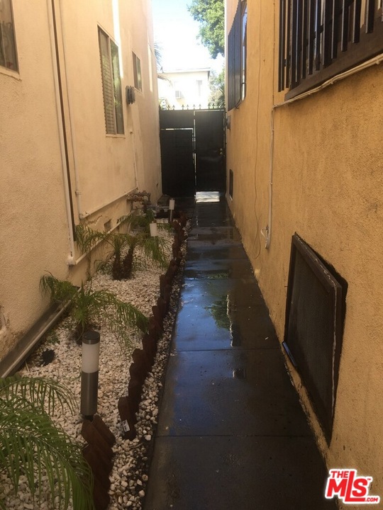 Great Location in the heart of Venice!  8 Units, Master Metered. Listing Broker related to Seller.