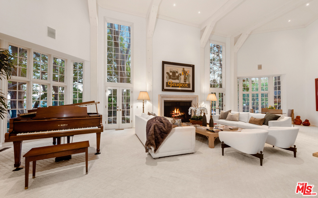 2781 Benedict Canyon Drive