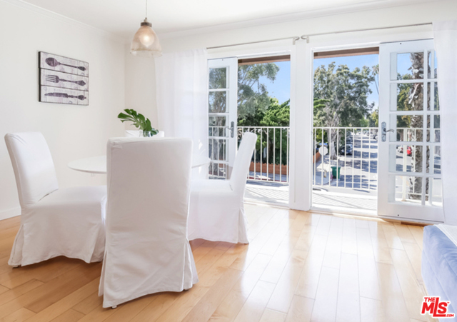 428 Hill Street 7 Santa Monica, California Amazing 3 bedrooms plus a den unit with 2.5 bathrooms and 3 side by side parking spaces just blocks from the beach in the coveted Ocean Park area of Santa Monica. Stunning front facing townhouse on a beautiful tree-lined street is light and bright with ocean breezes, beautiful sunsets from the balcony and great layout to make working from home easy. Move-in ready with wood floors, crown molding, recessed lighting, large windows, and French doors that open to the balcony. Huge master bedroom suite with walk-in closet and spa-style bathroom. 3rd bedroom has a vaulted ceiling. Inside washer/dryer with mini-utility sink and alkaline water softener. BONUS: 3 parking spaces, all side by side with extra storage in front! Prime location to the new Main Street outdoor dining scene and minutes to the sand and waves.