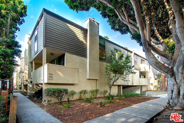 906 20Th Street A Santa Monica, California Stunning and fully renovated front-facing 3 bed/2.5 bath townhome located just one block from Montana Ave! Enjoy the light-filled floor plan with living, dining, & kitchen opening up to two large patios with tree views. Every detail of the renovation has been thoughtfully executed. New dual pane windows, patio doors, interior doors, HVAC system, professional-grade Fisher & Paykel appliances, gorgeous whitewash engineered floors throughout & cozy living room fireplace. The designer powder room includes Restoration Hardware vanity & California Faucets hardware. Retreat upstairs to the master bedroom with vaulted ceilings, a large walk-in closet, and a gorgeous bathroom. Two additional bedrooms, a beautiful shared hallway bathroom & a laundry area complete the upstairs. Two side by side parking spaces with storage space in a gated and secure subterranean parking. Zone for sought after Franklin Elementary and Lincoln Middle School. Welcome Home!