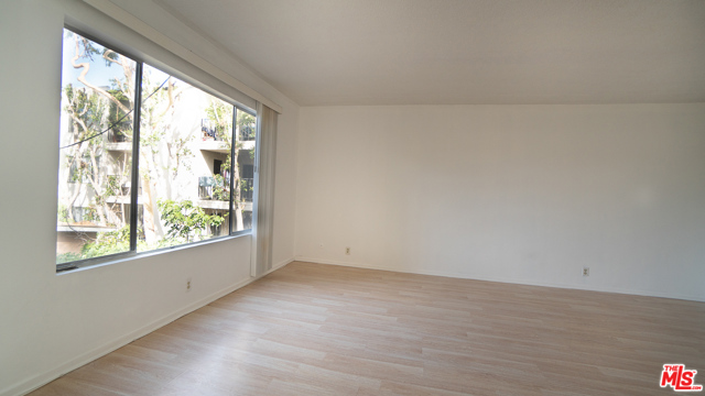 887 Victor Avenue 7 Inglewood, California Take a look at this spacious one-bedroom condo located in North Inglewood. The sun pours into this unit which is freshly painted and move-in ready! Featuring new flooring throughout, treetop view and a lovely balcony. There is also a cozy bonus room that can be used for an office or meditation room. It's conveniently located near Ladera, Culver City, the 405 fwy and LAX as well as the new Sofi Stadium. A great first home or fruitful investment opportunity--come see it!