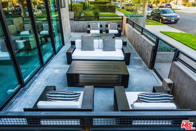 Outdoor Lounge
