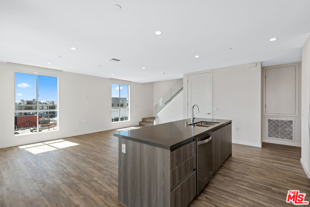 Image 2 for 714 N Sweetzer Ave #408, Los Angeles, CA 90069