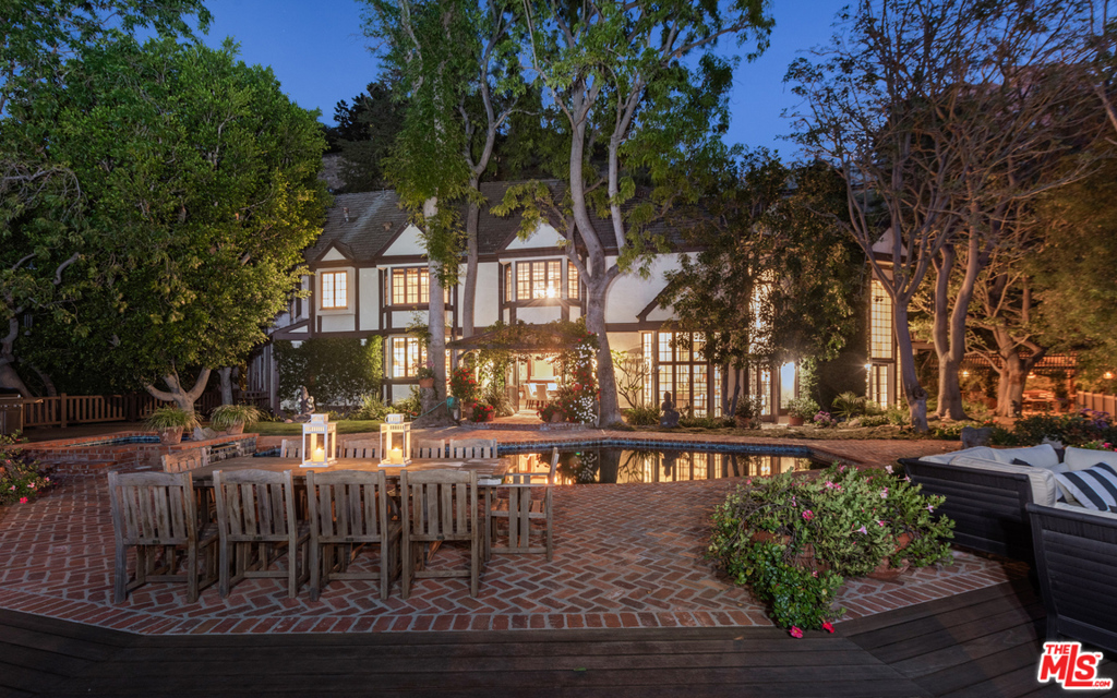 2781 Benedict Canyon Drive