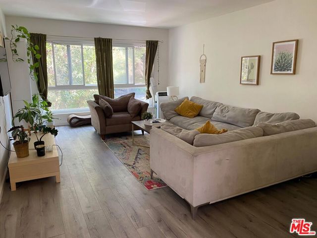 1537 N Laurel Avenue 101 Los Angeles, California Bright, Sunny & Spacious! 2 Bed + 2 Bath with separate Living Room, Dining Room & Kitchen! Building amenities include a pool and two parking spots! Available for immediate move in.