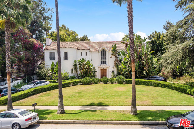 1003 Benedict Canyon Drive Beverly Hills, California Spectacular development opportunity on almost one acre North of Sunset, in the city of Beverly Hills, to tear down and build your dream estate. Lot dimensions are approximately 104 x 316 feet.