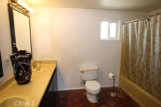 241 E Virginia Way