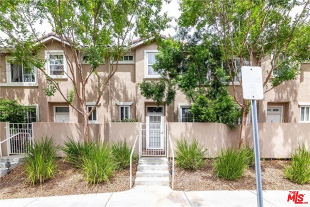 25760 Perlman Place B Stevenson Ranch, California Great Town home in the Palisades complex in Stevenson Ranch. surrounded by gorgeous well manicured park-like green belt with matured trees. This unit offers privacy and plenty of natural light. Open floor plan, living room with fireplace. separate dining room, 2 car side-by-side attached garage with direct access, The best school district, excellent neighborhood, minutes away from freeway I-5 access, shops, restaurants and more!!!