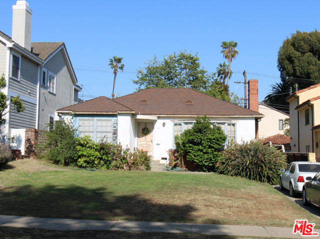 524 Via De La Paz Pacific Palisades, California Great opportunity to build your dream home/develop in the beautiful Pacific Palisades! Property is but a short distance to the village, schools, restaurants, shops, and Via Mesa bluffs. Sold AS IS. PLEASE DO NOT DISTURB TENANT.