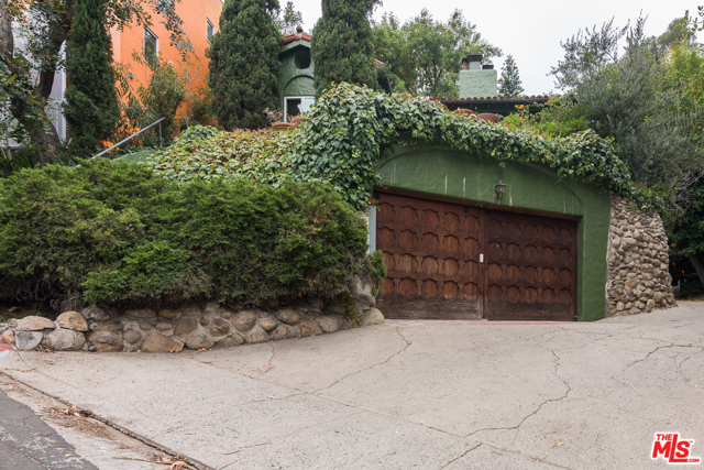 6943 CAMROSE Drive