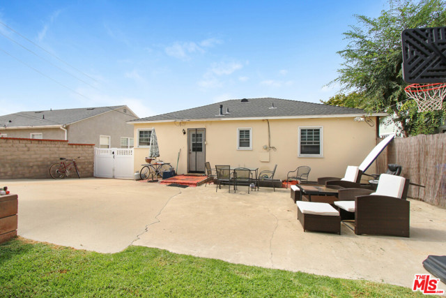 703 Avenue D, Redondo Beach, California 90277, 3 Bedrooms Bedrooms, ,1 BathroomBathrooms,Residential,Sold,Avenue D,21767438