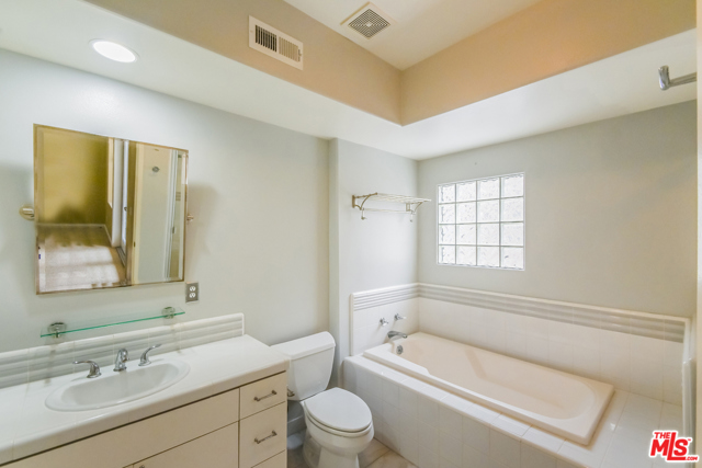 1461 Manhattan Beach Boulevard, Manhattan Beach, California 90266, 2 Bedrooms Bedrooms, ,2 BathroomsBathrooms,Residential,Sold,Manhattan Beach,21754964