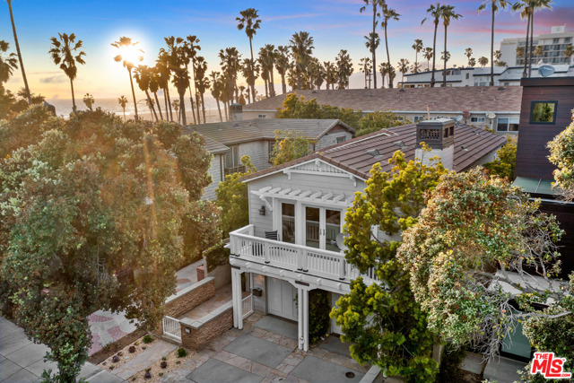 133 Hollister Avenue Santa Monica, California This Craftsman-style beach home is nestled between the beach and the cherished historical Ocean Park area. The home features a spectacular great room filled with sunshine and ocean breezes and opens to a balcony. The spacious family room opens up to the backyard that features a built-in BBQ. The main bedroom suite has space for an office, also includes a luxurious bath and a balcony that completes the top floor. Limestone and bamboo flooring, Viking, and Sub-Zero are but just a few of the beautiful finishes and features enhancing this exceptional home. Close to surf and sand, this beach oasis is a perfect place to call home.